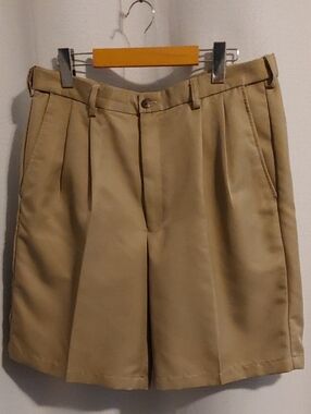 (4/$20) Haggar Men's Beige Pleated Golf Shorts, Several Stains